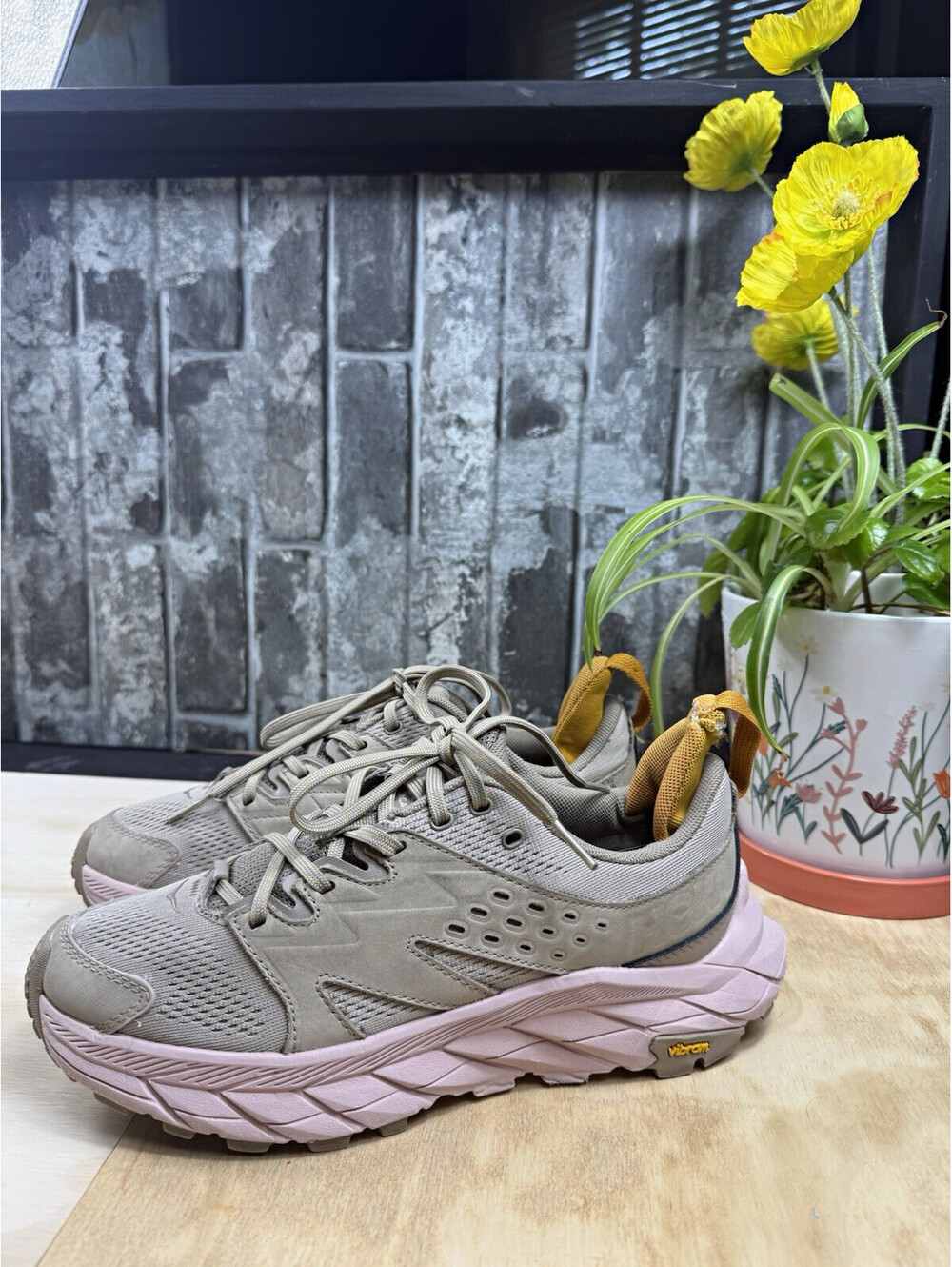 HOKA ONE ONE Anacapa Breeze Low Women’s Gray/Pink Mesh Lace-Up Hiking 1127921